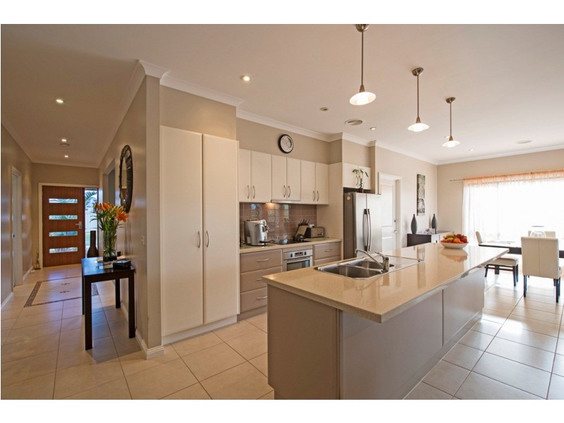 8 Merit Crescent, Swan Hill VIC 3585
