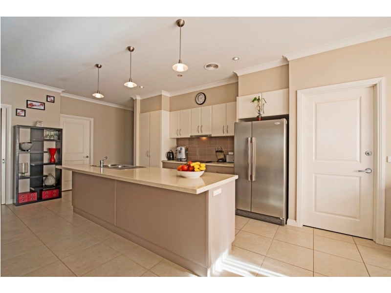 8 Merit Crescent, Swan Hill VIC 3585