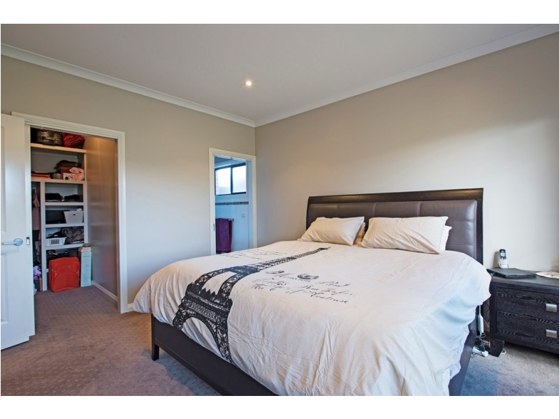 8 Merit Crescent, Swan Hill VIC 3585