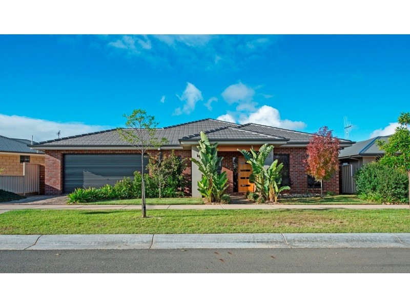 8 Merit Crescent, Swan Hill VIC 3585