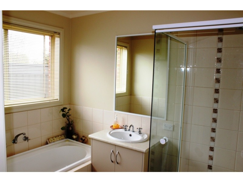 19 Cutri Drive, Swan Hill VIC 3585