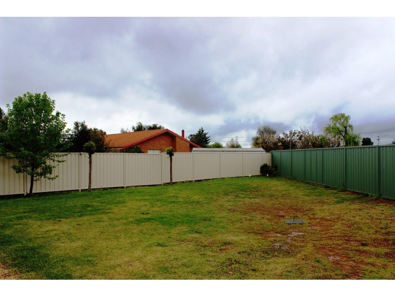 19 Cutri Drive, Swan Hill VIC 3585