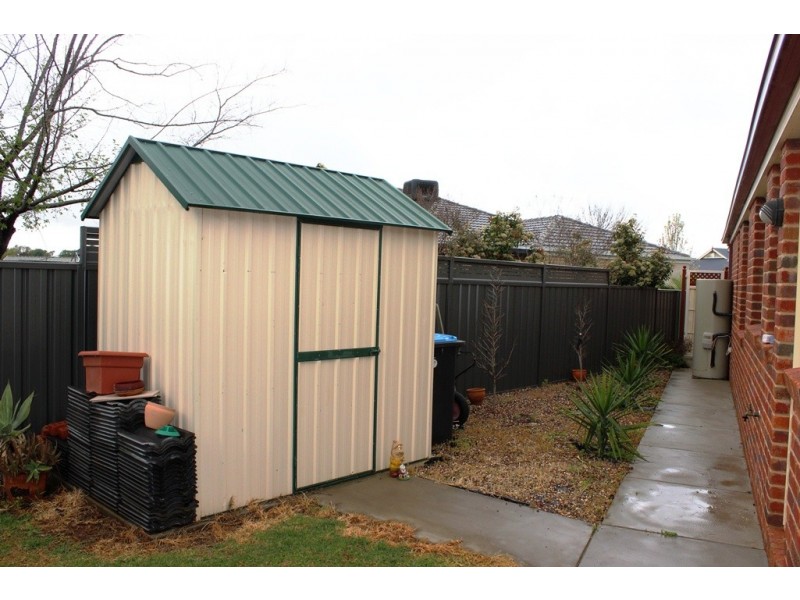 19 Cutri Drive, Swan Hill VIC 3585