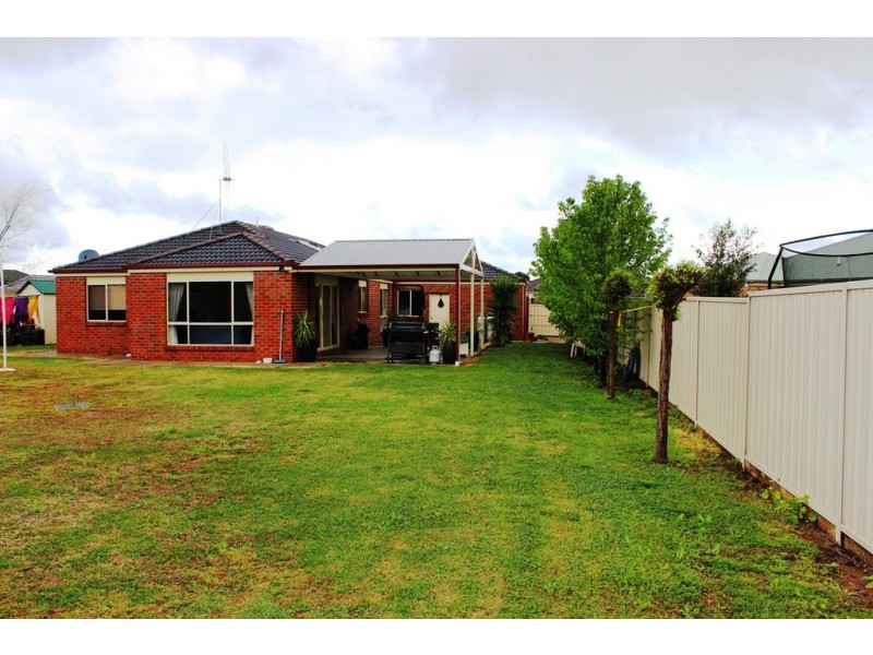 19 Cutri Drive, Swan Hill VIC 3585