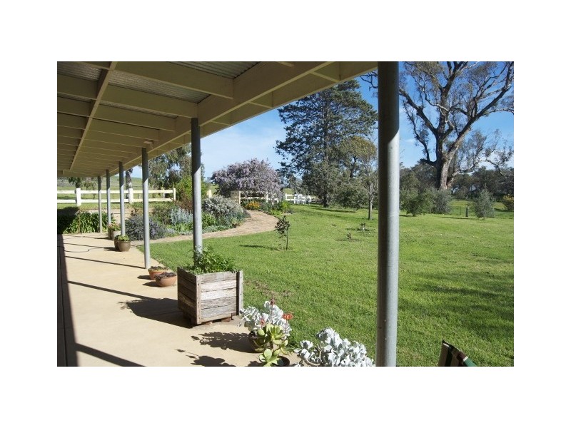 696 Upton Road, Avenel VIC 3664