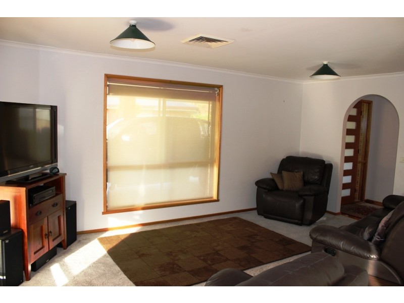 25 Poole Boulevard, Swan Hill VIC 3585