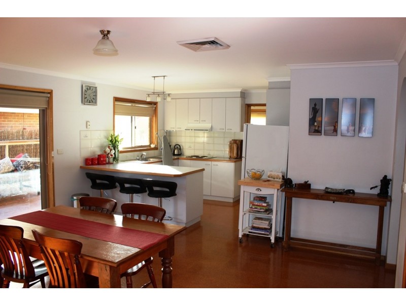 25 Poole Boulevard, Swan Hill VIC 3585