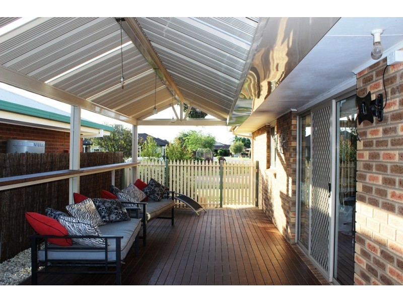 25 Poole Boulevard, Swan Hill VIC 3585