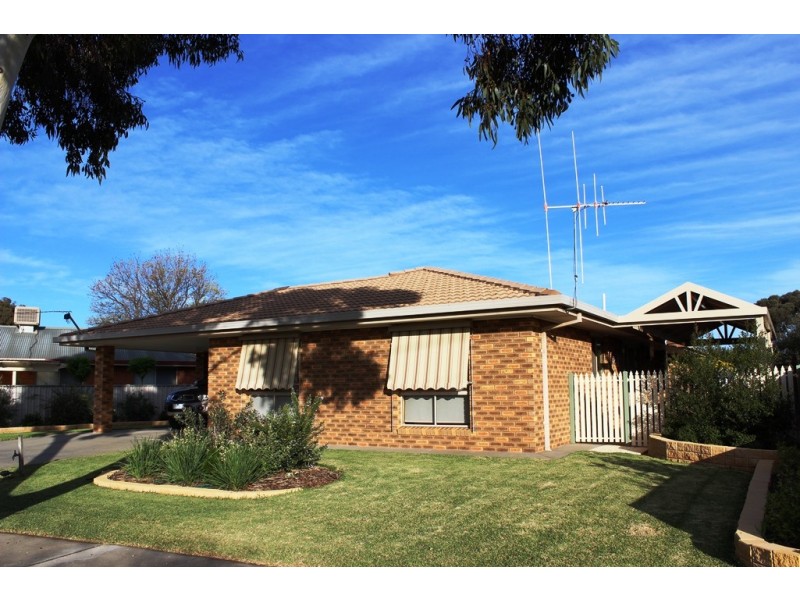 25 Poole Boulevard, Swan Hill VIC 3585