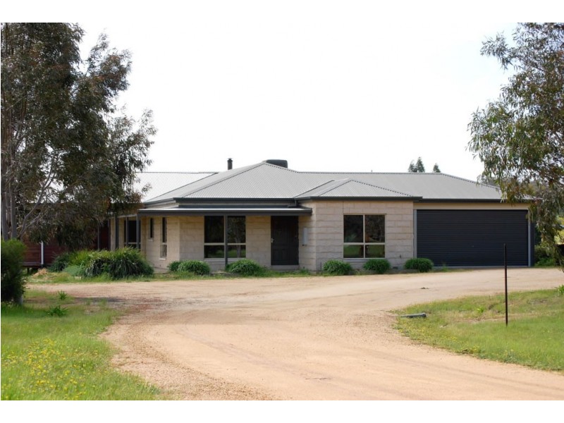 27 Holloway Rd, Stawell VIC 3380