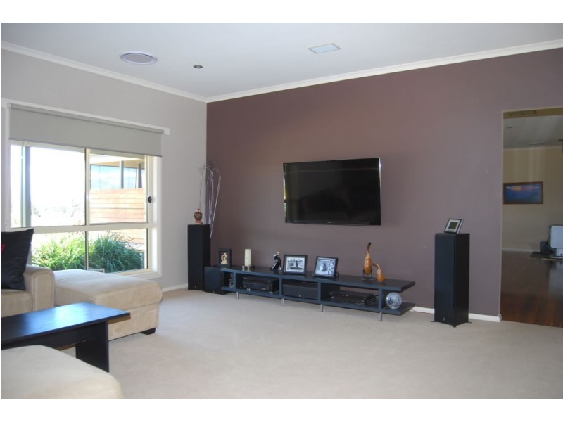 27 Holloway Rd, Stawell VIC 3380