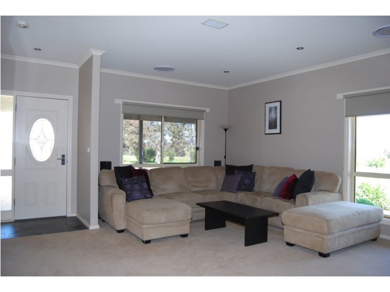 27 Holloway Rd, Stawell VIC 3380