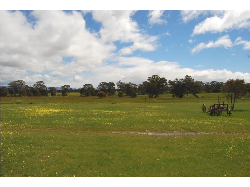 27 Holloway Rd, Stawell VIC 3380