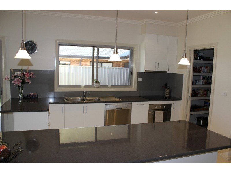 5 Scarlet Street, Swan Hill VIC 3585