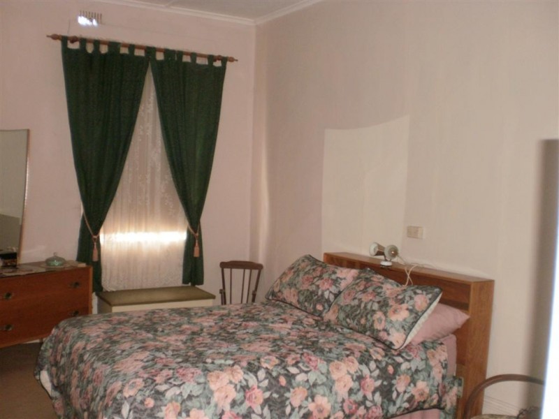 24 Kings Ave, St Arnaud VIC 3478