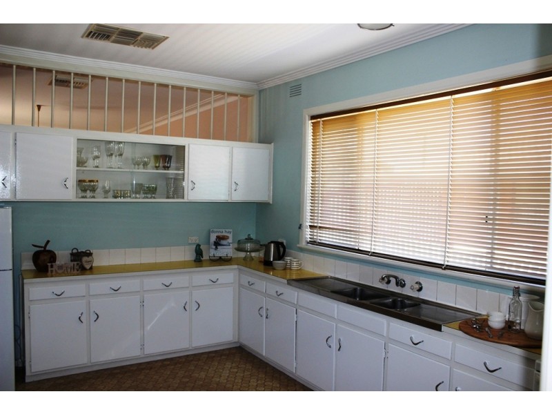 2 Cobham Avenue, Swan Hill VIC 3585