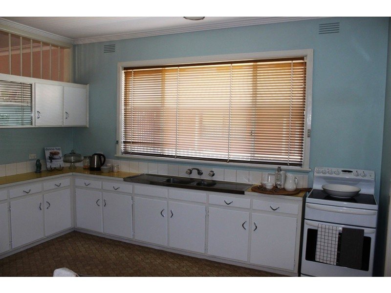 2 Cobham Avenue, Swan Hill VIC 3585