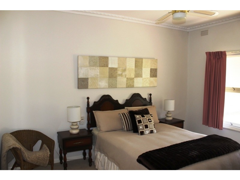 2 Cobham Avenue, Swan Hill VIC 3585