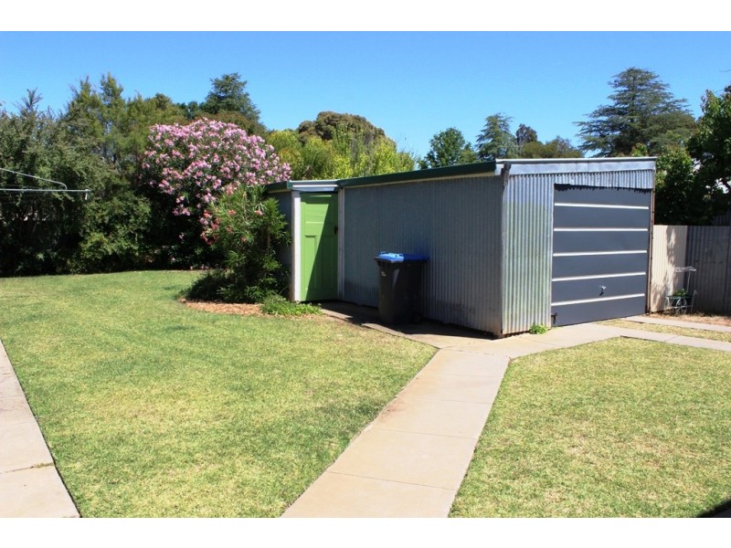 2 Cobham Avenue, Swan Hill VIC 3585