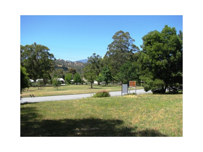 1 Hillside Ave, Eildon VIC 3713