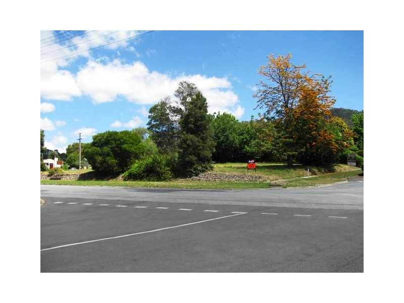 1 Hillside Ave, Eildon VIC 3713