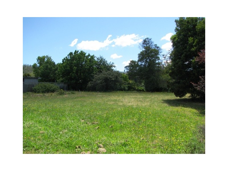 1 Hillside Ave, Eildon VIC 3713