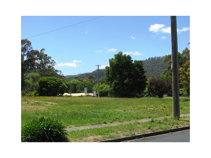 1 Hillside Ave, Eildon VIC 3713