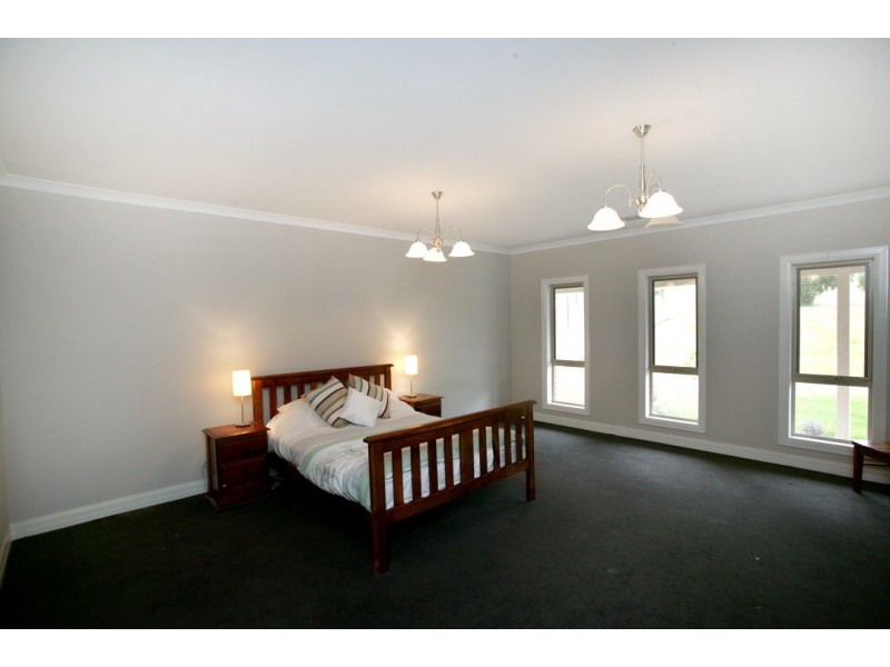 21-23 Scarlett Street, Avenel VIC 3664