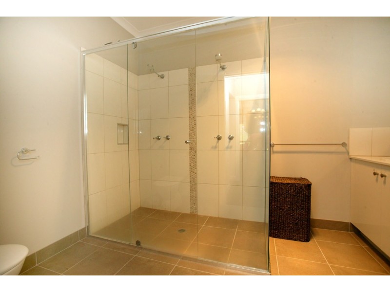 21-23 Scarlett Street, Avenel VIC 3664