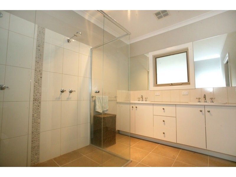 21-23 Scarlett Street, Avenel VIC 3664