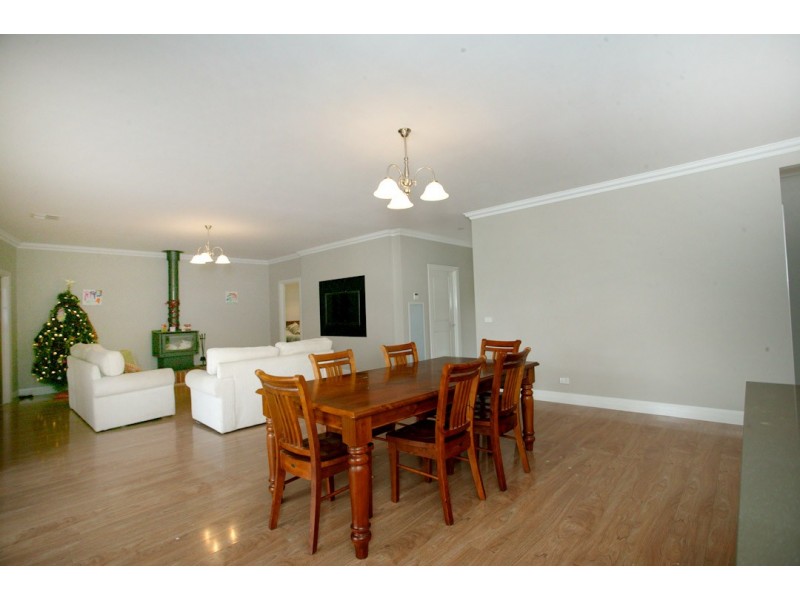 21-23 Scarlett Street, Avenel VIC 3664