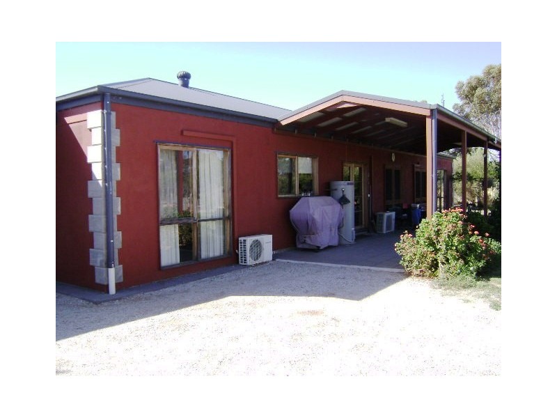 35 Borough Drive, Kerang VIC 3579