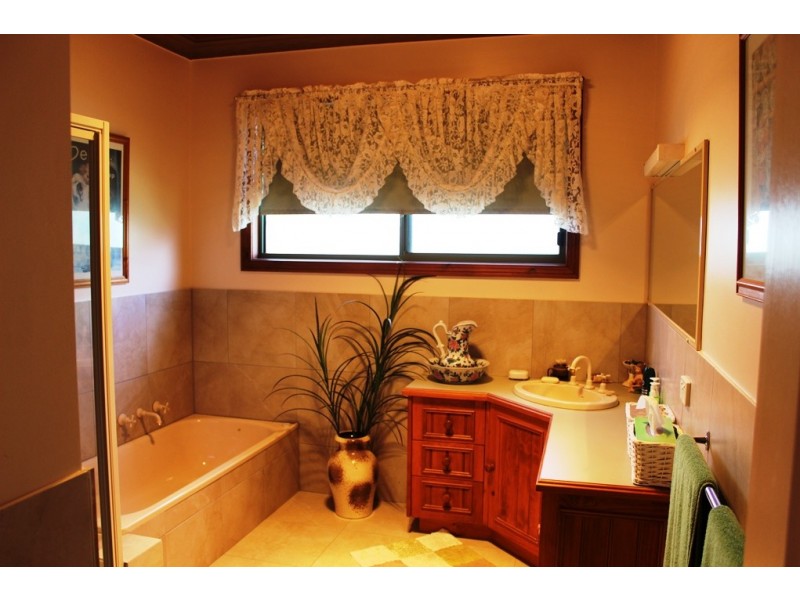 212 Murrawee Road, Murrawee VIC 3586