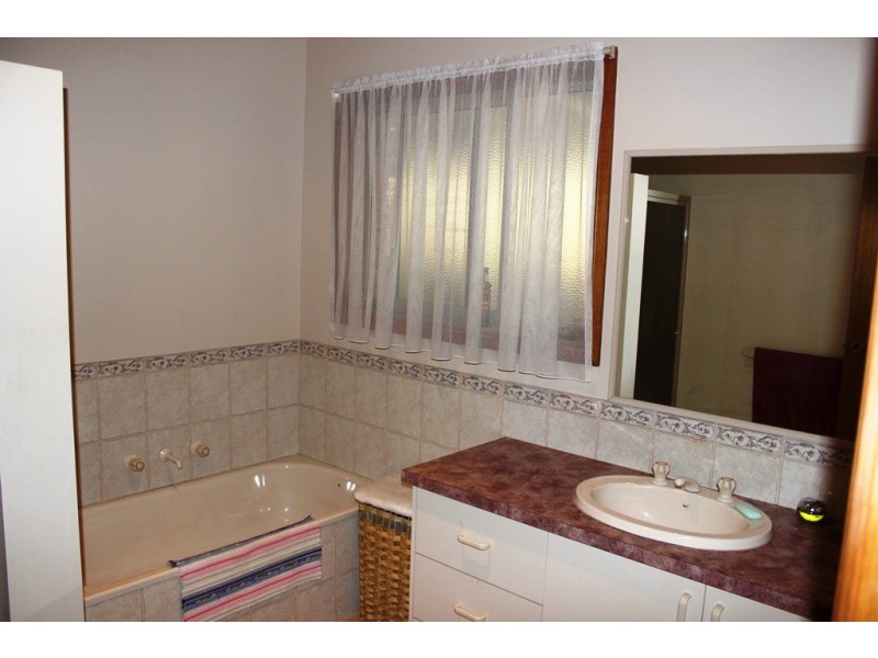 24 Gillespie Stree, Swan Hill VIC 3585