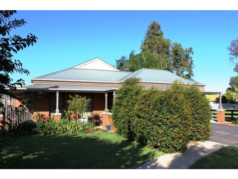 7 Ellwood Court, Swan Hill VIC 3585