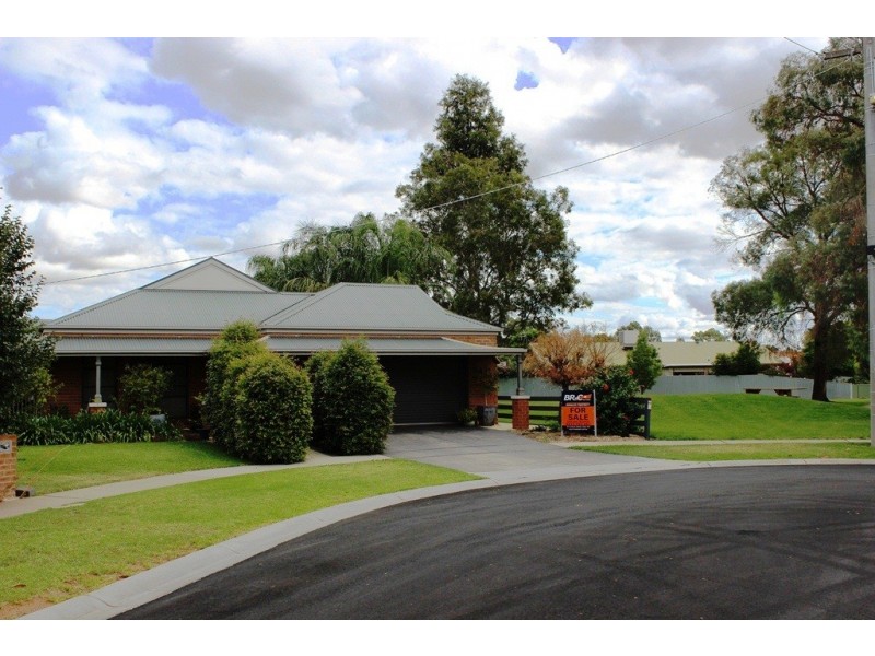 7 Ellwood Court, Swan Hill VIC 3585