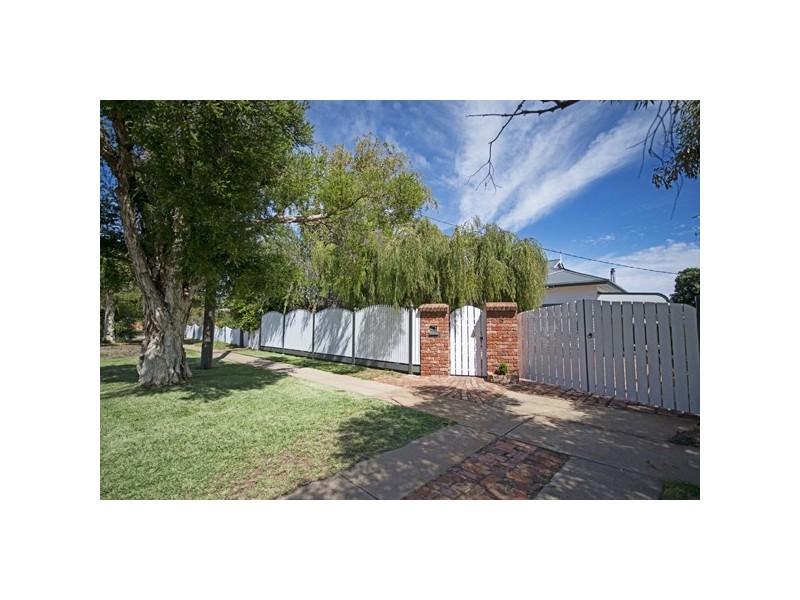 8 Chisholm Street, Swan Hill VIC 3585