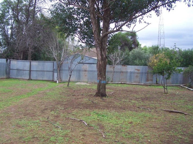 369 Macauley, Hay NSW 2711