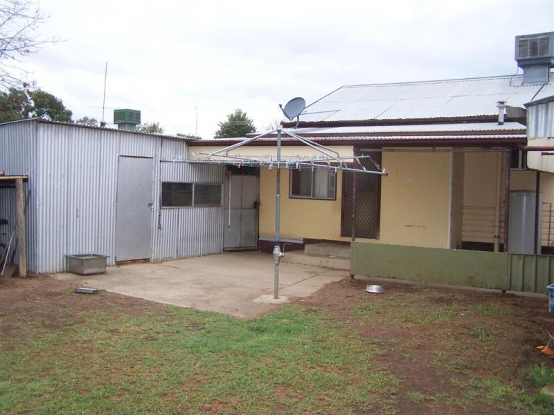 369 Macauley, Hay NSW 2711