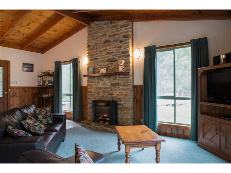 231 Grampians Rd, Halls Gap VIC 3381