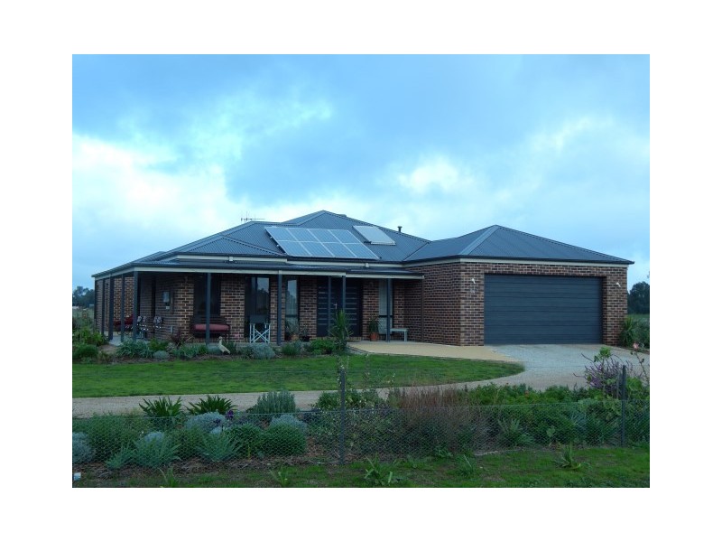 86 Racecourse Rd, Benalla VIC 3672