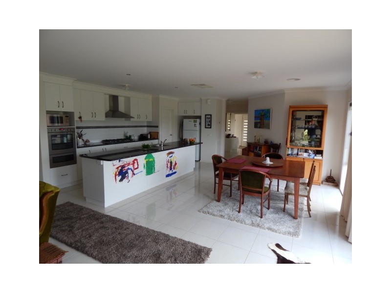 86 Racecourse Rd, Benalla VIC 3672