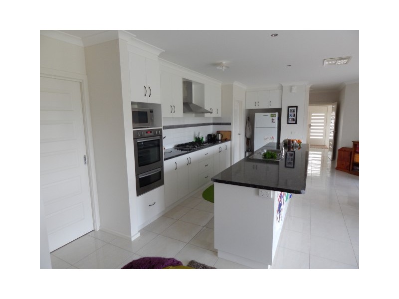 86 Racecourse Rd, Benalla VIC 3672