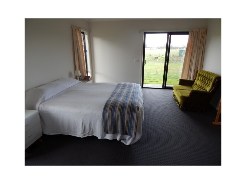 86 Racecourse Rd, Benalla VIC 3672