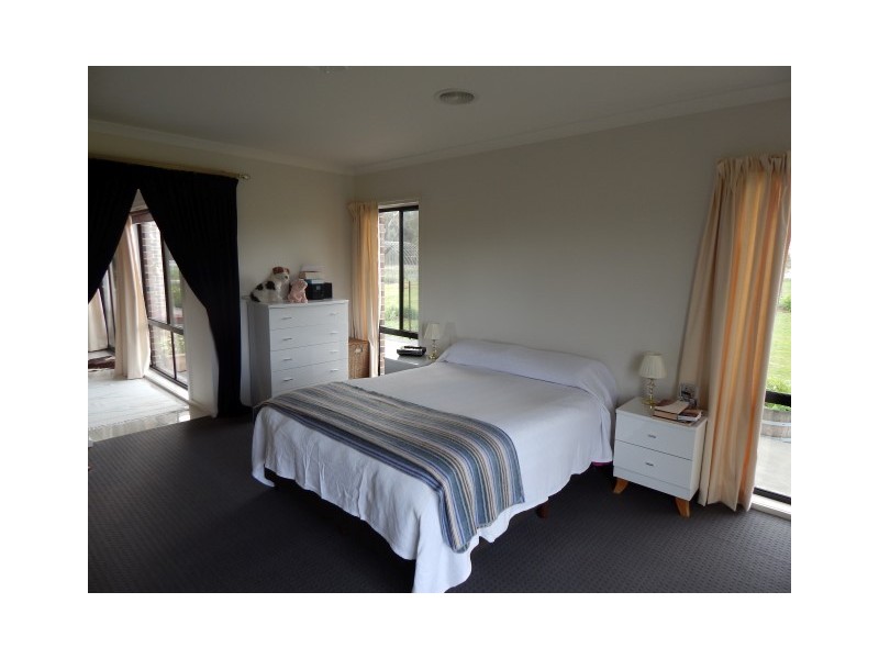 86 Racecourse Rd, Benalla VIC 3672