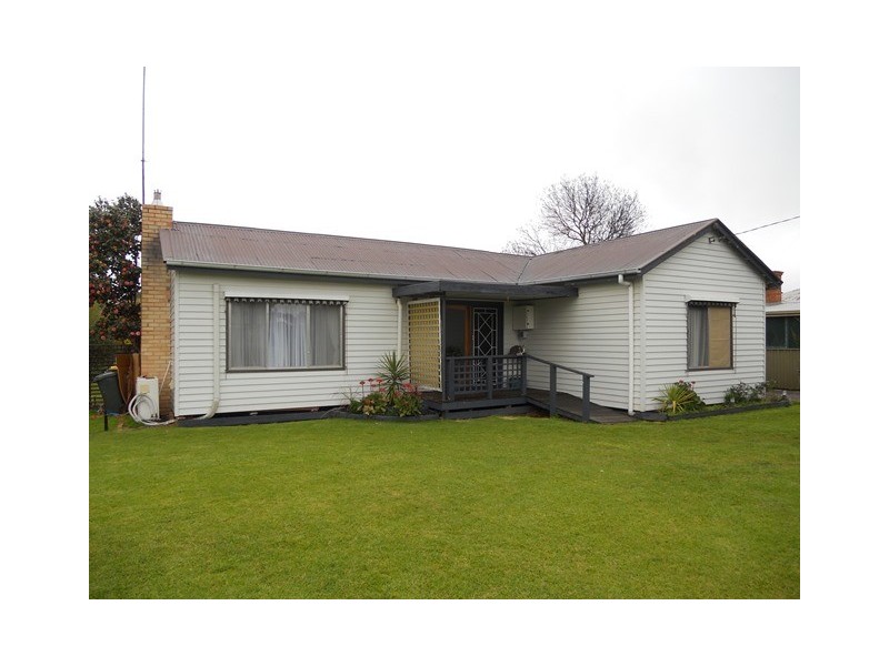 9 Edinburgh Road, Edenhope VIC 3318