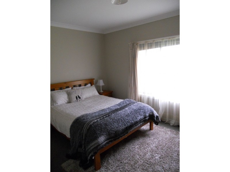 9 Edinburgh Road, Edenhope VIC 3318