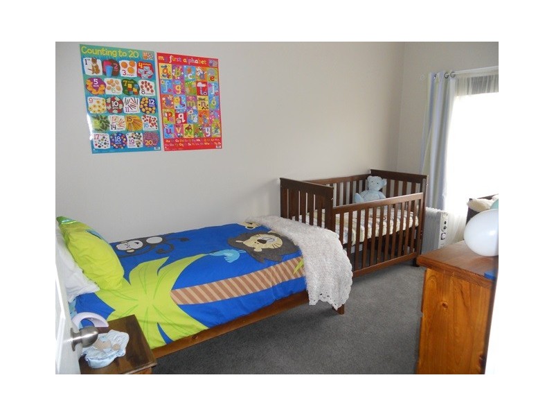 9 Edinburgh Road, Edenhope VIC 3318