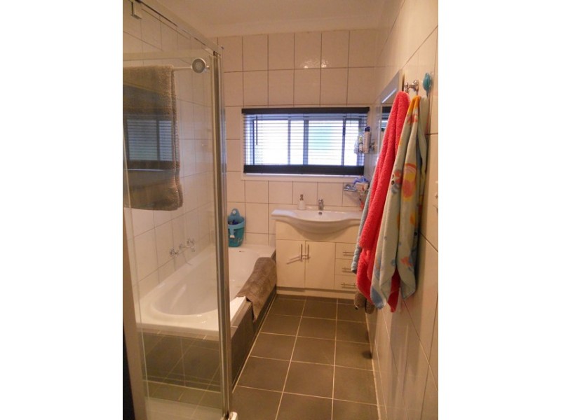 9 Edinburgh Road, Edenhope VIC 3318