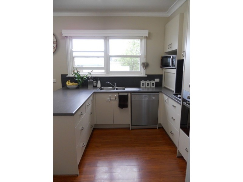 9 Edinburgh Road, Edenhope VIC 3318